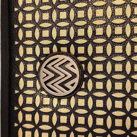 Fashionation duchess black and gold 10.2" tablet or laptop sleeve - NEW - Picture 3 of 6